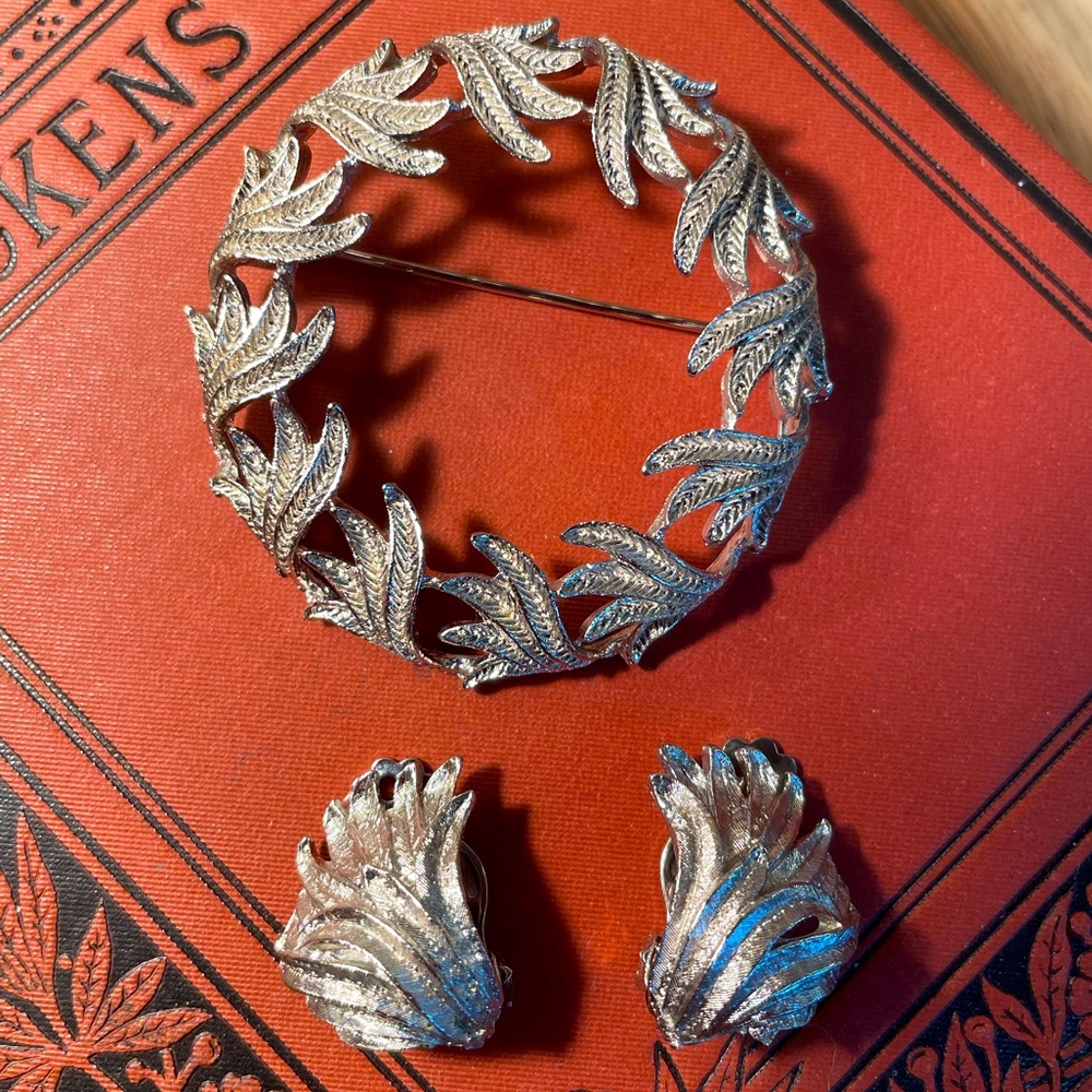 Vintage Pin Brooch and Earrings SET Silver Tone Leaves Clip on Earrings